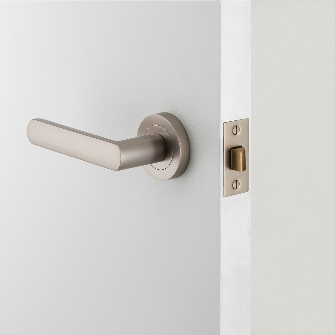 Osaka Lever - Round Rose Passage Kit Satin Nickel