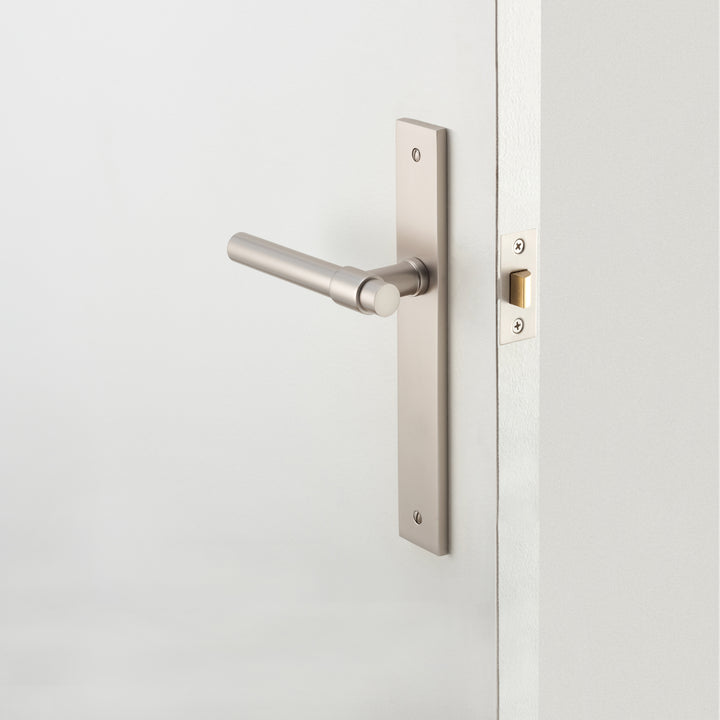 Helsinki Lever - Rectangular Backplate Passage Kit Satin Nickel