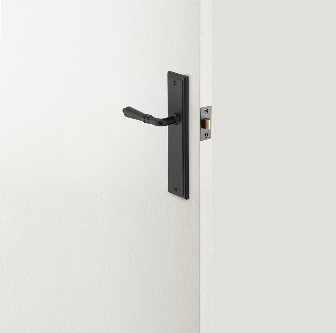 Sarlat Lever - Stepped Backplate Matt Black