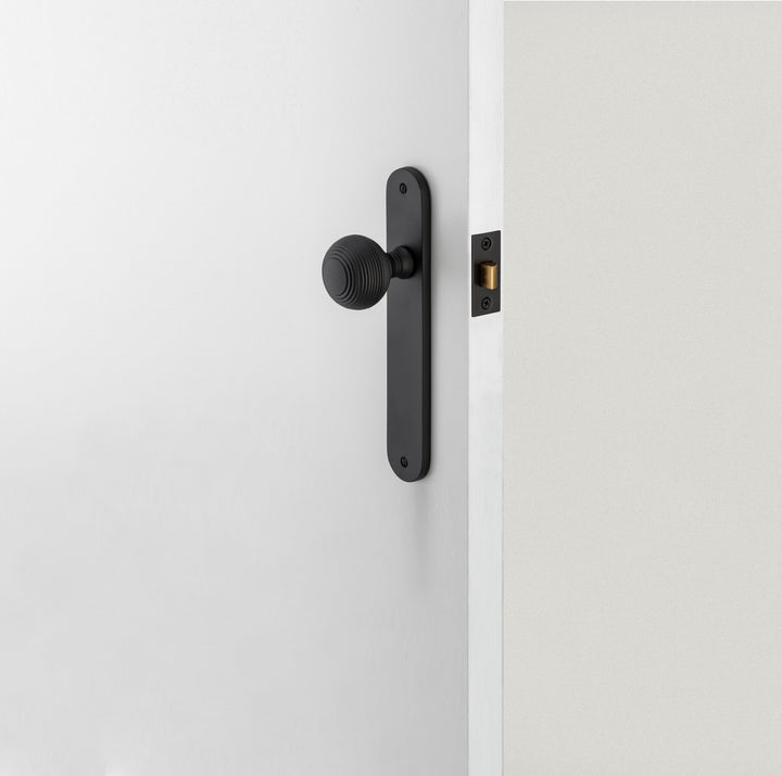 Guildford Knob - Oval Backplate Matt Black