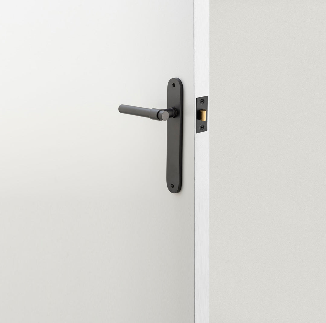 Helsinki Lever - Oval Backplate Matt Black