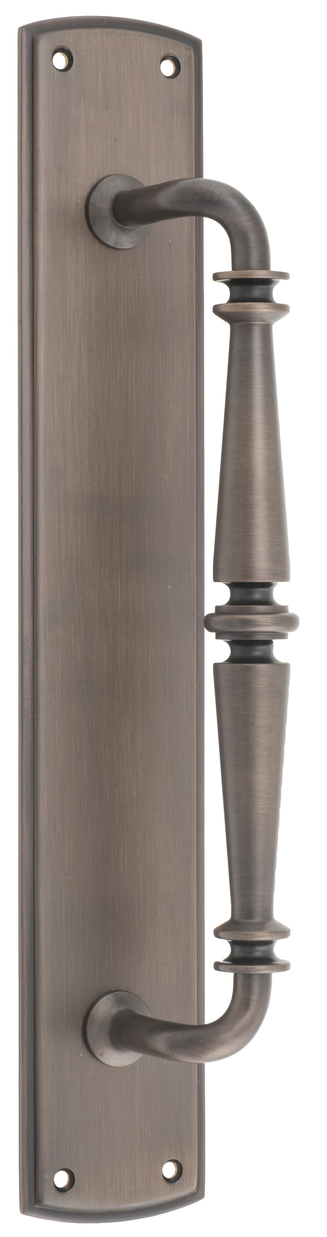 Sarlat Pull Handle on Backplate Signature Brass
