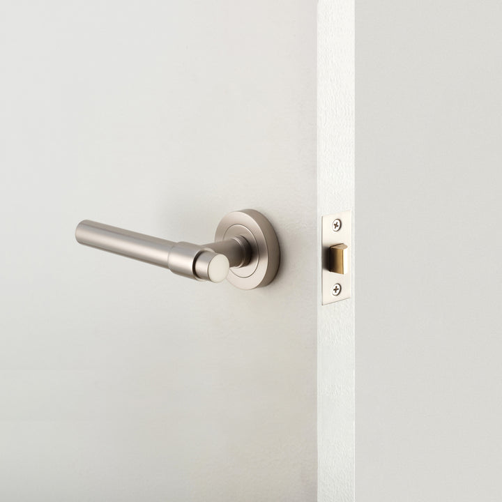 Helsinki Lever - Round Rose Passage Kit Satin Nickel